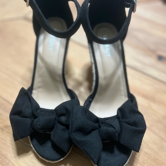 Old Navy Black Bow Espadrille Sandals - Picture 2 of 6